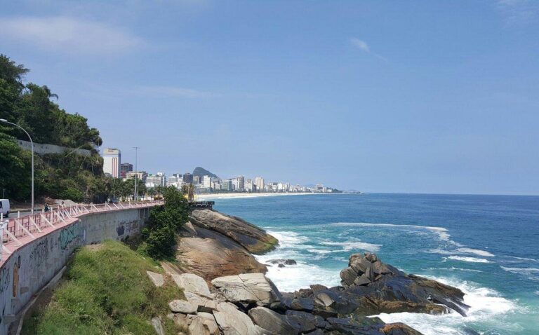 Praia do Leblon