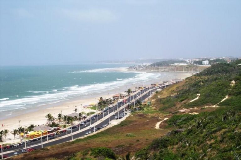 Praia de São Marcos: O Paraíso à Beira do Atlântico em São Luís, Maranhão