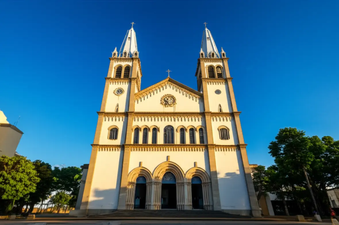 Fachada da Basílica Santuário de Nazaré, em Belém, Pará.