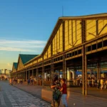 Vista da Estação das Docas em Belém, no Pará, sob a luz do pôr do sol.