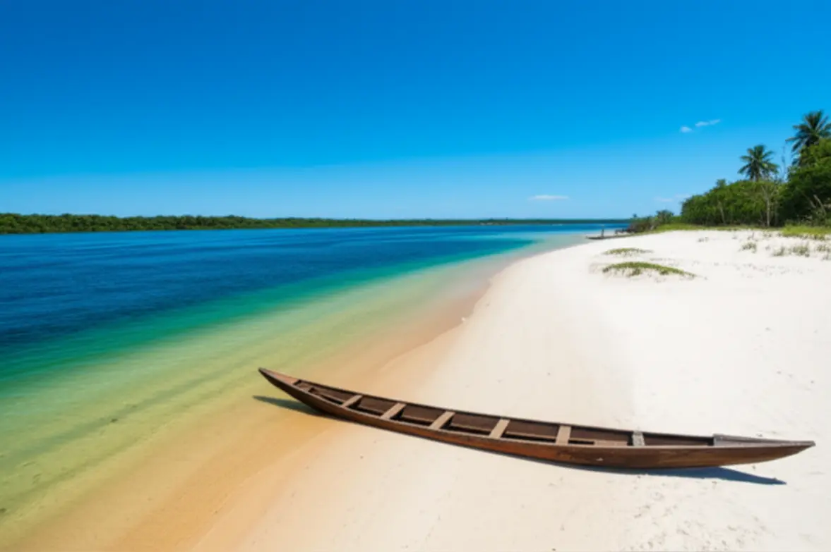 Praia da Ilha do Amor em Alter do Chão no Pará, com água azul e areia branca.
