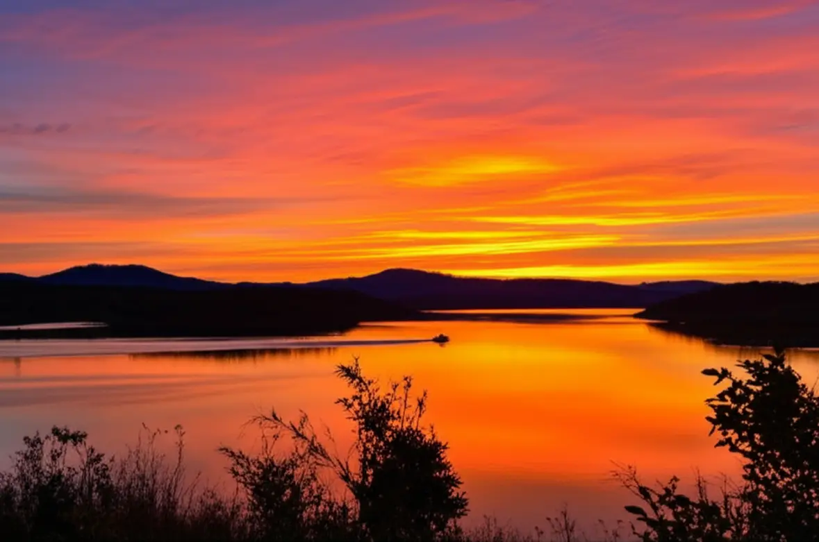 Pôr do sol vibrante sobre o Lago Corumbá.