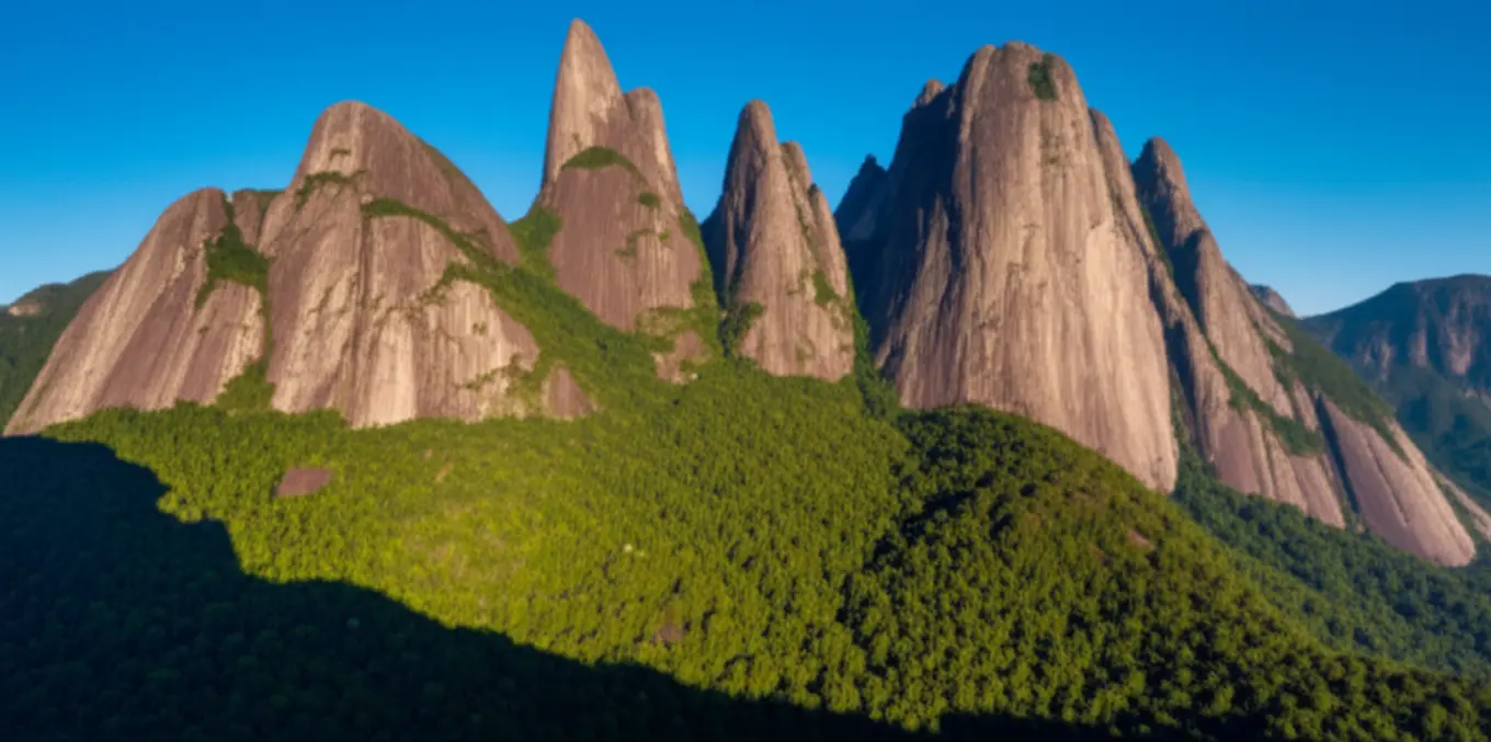 Vista majestosa do Parque Estadual dos Três Picos em Nova Friburgo.
