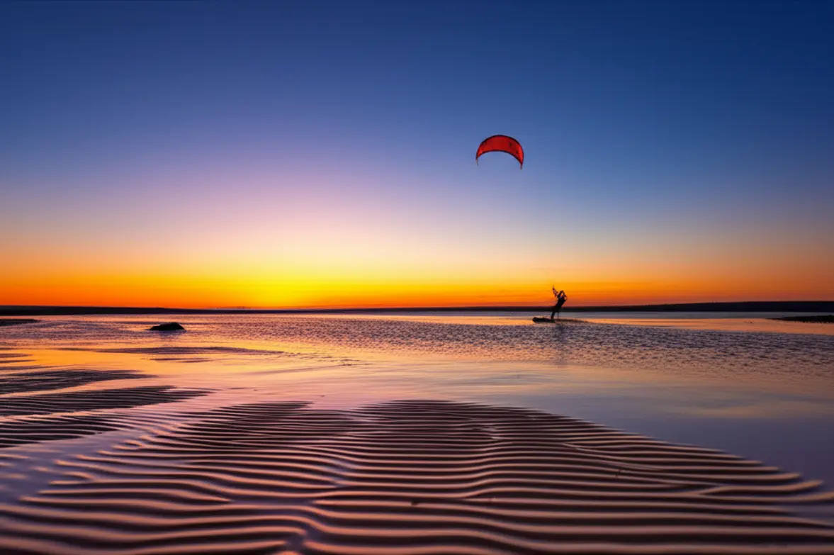 Imagem do pôr do sol e esportes na Lagoa de Ibiraquera perto do Rosa.