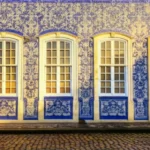 Rua histórica de São Luís com casarões de azulejos, simbolizando a "Jamaica Brasileira".