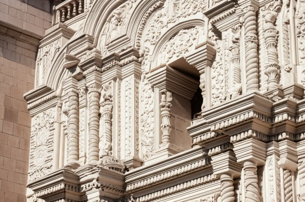 Detalhe da arquitetura em sillar branco em Arequipa, Peru.