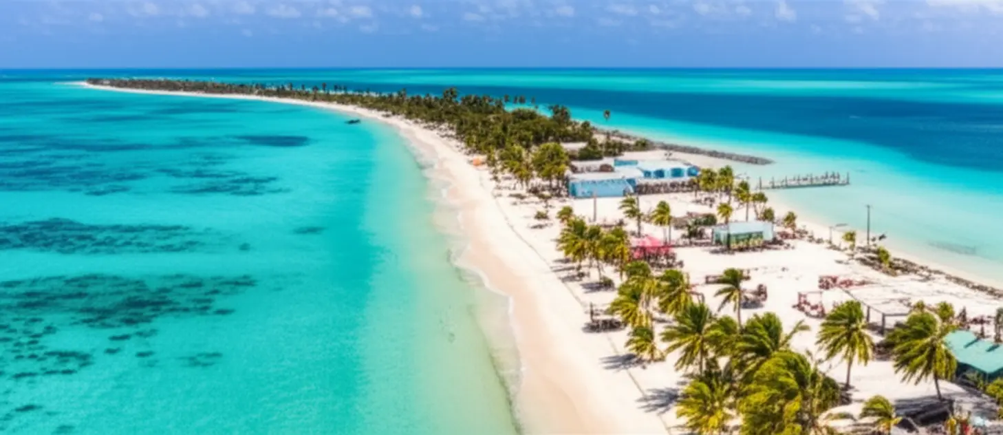 Vista panorâmica aérea da ilha de Caye Caulker com águas azul-turquesa e o famoso canal The Split.