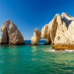 O famoso arco rochoso El Arco em Los Cabos, México.