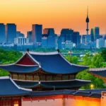 Panorama urbano de Seul unindo palácios tradicionais e arranha-céus modernos.