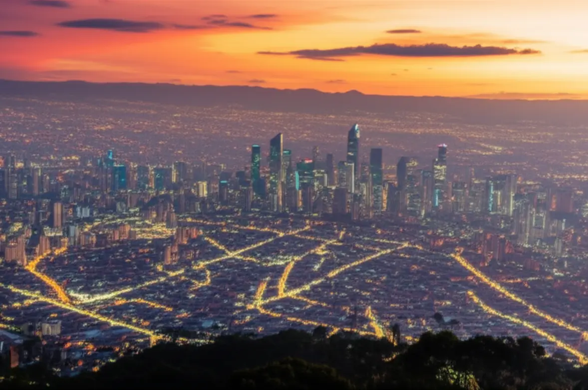 Panorama épico da cidade de Bogotá vista do topo do Cerro de Monserrate.