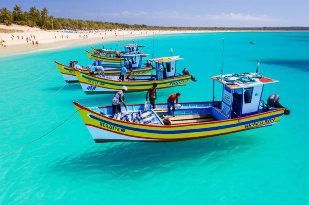 Vista do Pontão de Santa Maria com pescadores locais e barcos coloridos no mar azul turquesa.