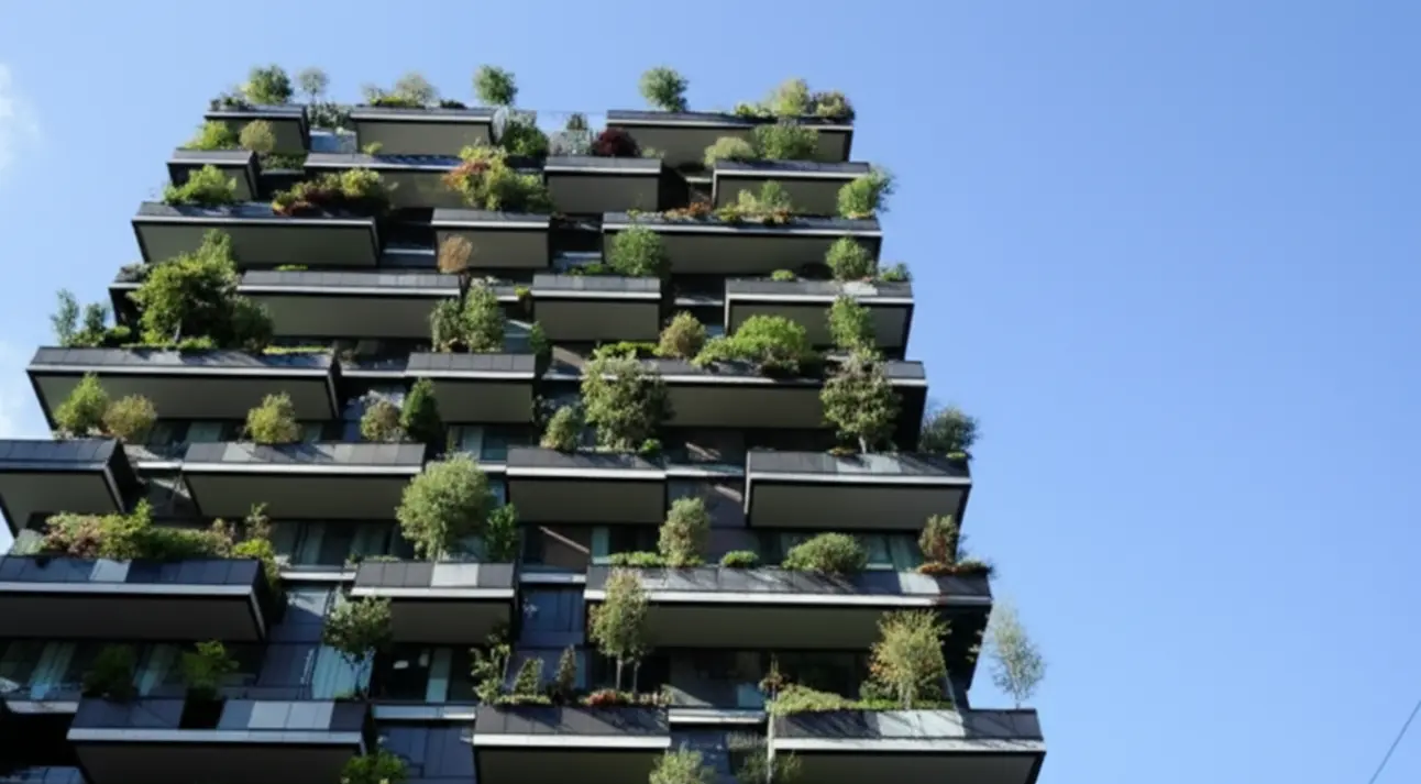 Edifícios modernos Bosco Verticale com varandas repletas de vegetação em Milão.