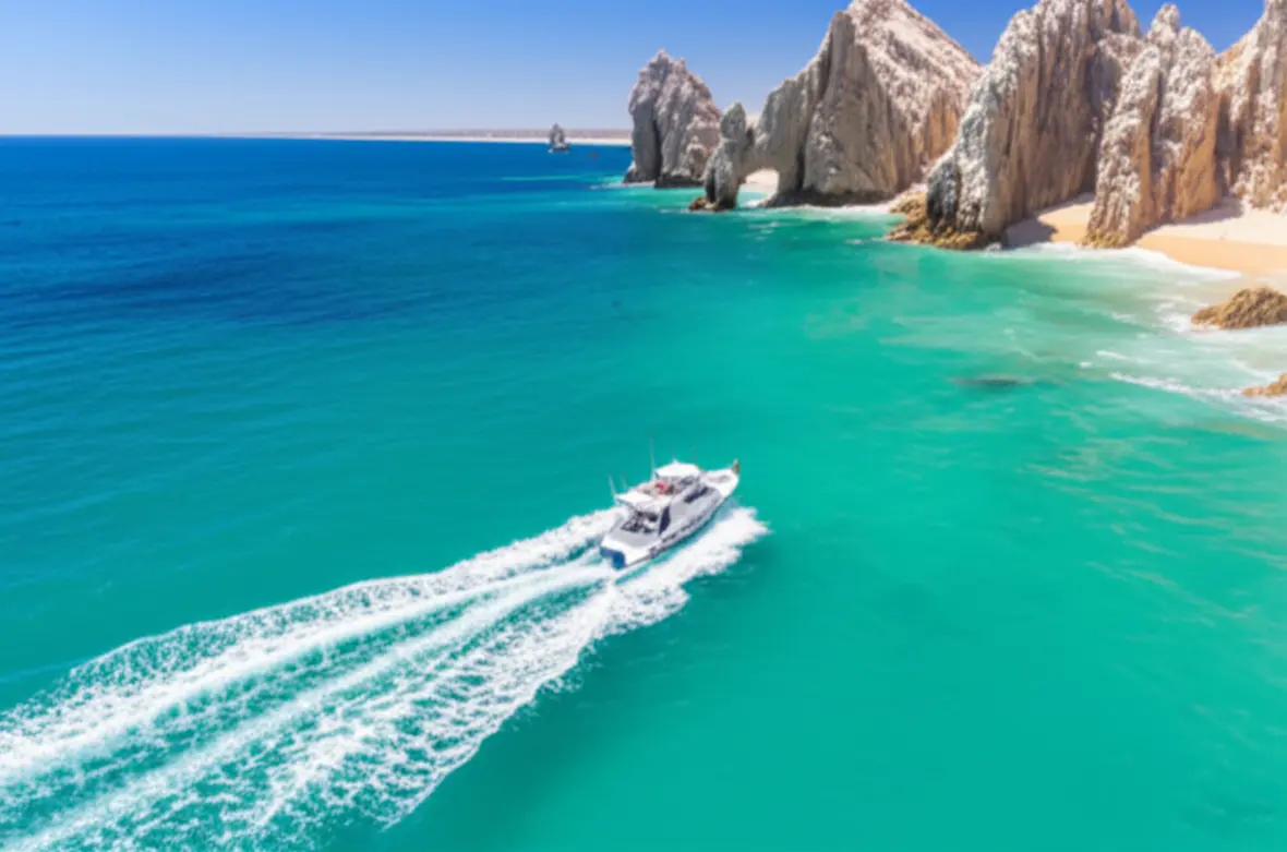 Passeio de barco em direção ao El Arco em Cabo San Lucas.