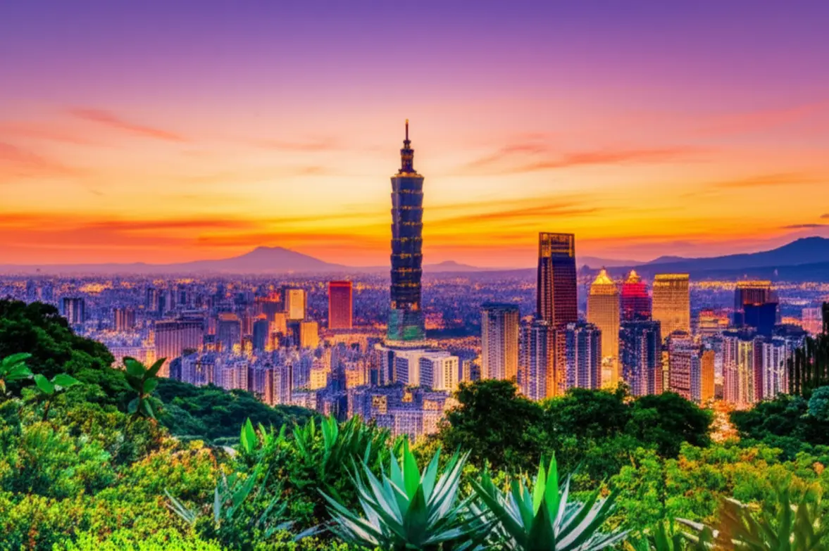 Vista panorâmica do pôr do sol em Taipé a partir da Elephant Mountain.