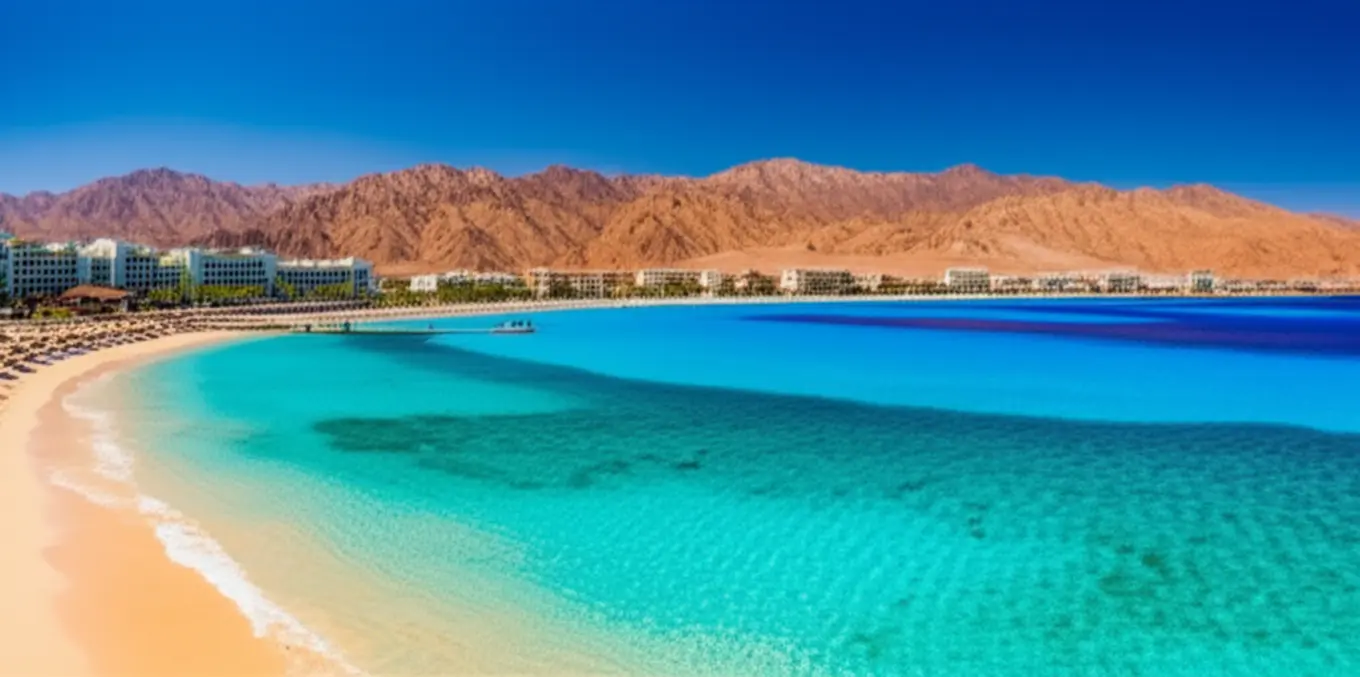 Vista aérea da costa de Sharm El Sheikh com águas azul-turquesa e montanhas do Sinai.